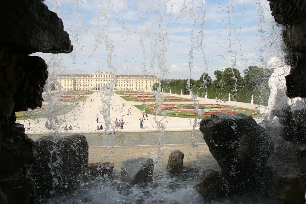 schonbrunn-palace-1023123_1280