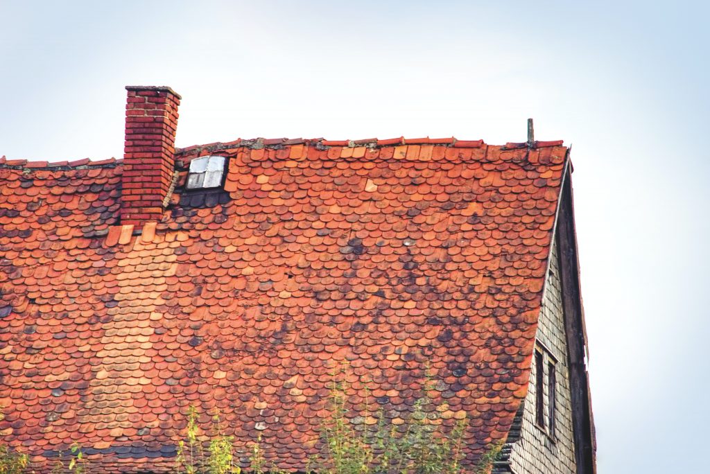 4 Signs Your Roof Needs Restoration