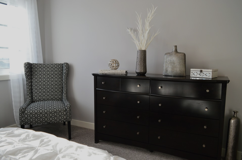 Essential Ways to Refresh Your Guest Bedroom With the Best Decor