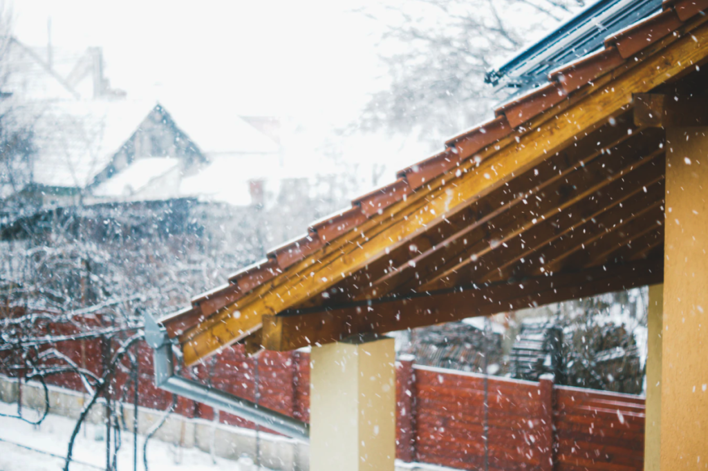 An example of a home in a snowstorm aka incliment weather.