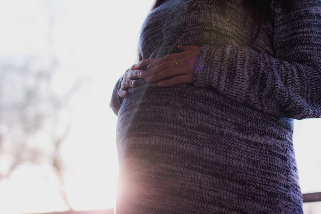 Choosing Between Modern and Traditional Midwives