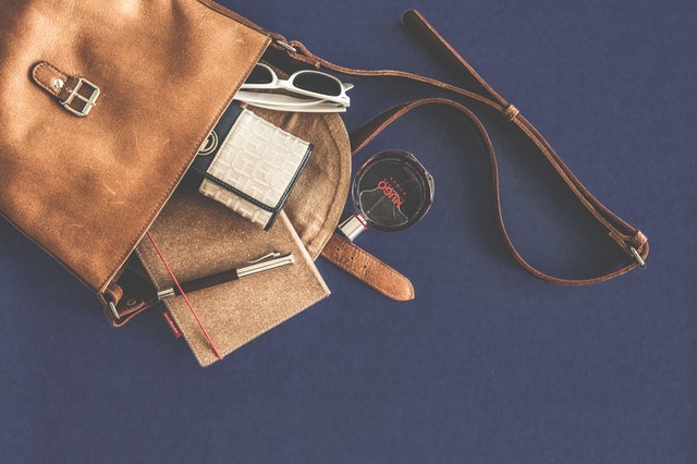 8 Things Every Woman Needs in Her Handbag