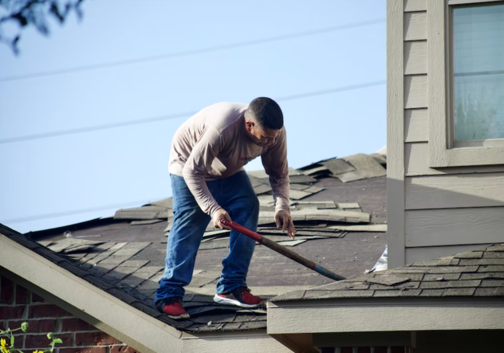 4 Tips to Find the Right Roofing Contractor