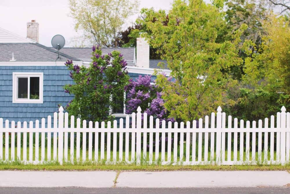 Building a Fence in Your Front Yard? Styles to Consider 1 Building a Fence in Your Front Yard Styles to Consider