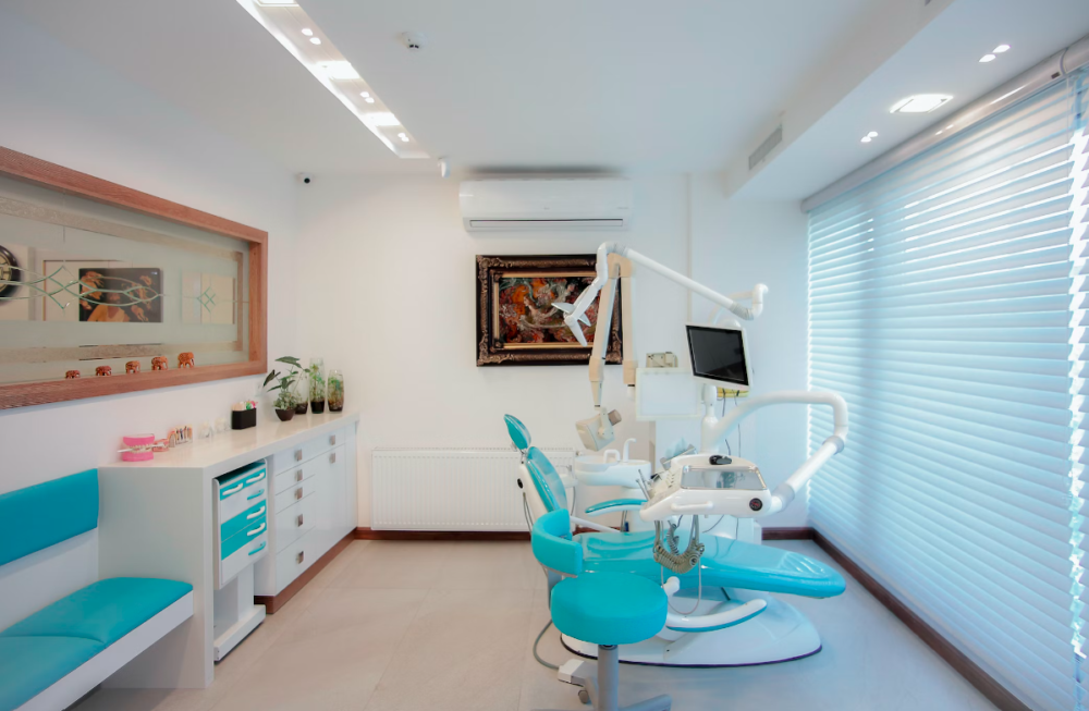 Pros and Cons of a Family Dentist Over a Pediatric Dentist 1 Pros and Cons of a Family Dentist Over a Pediatric Dentist