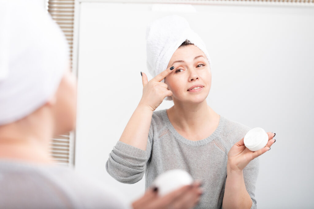 How to Reverse the Clock on Your Face