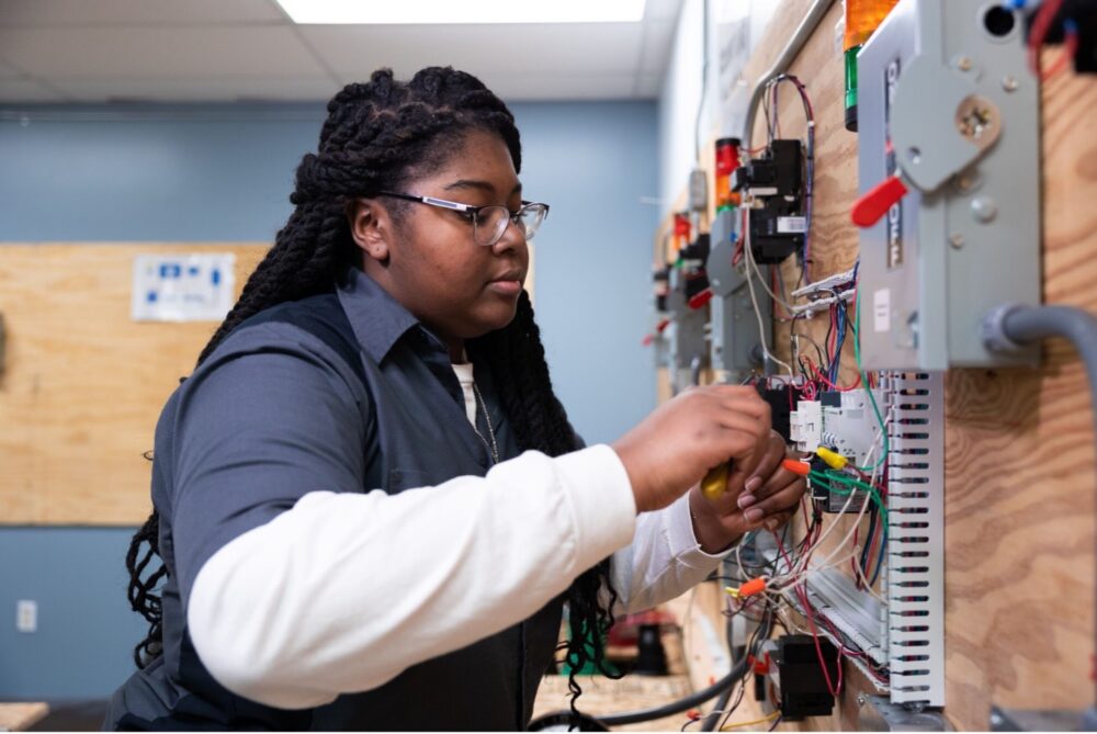 Things to Consider When Choosing a Licensed Electrician Beforehand