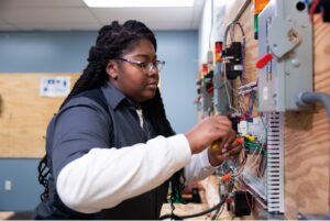 Things to Consider When Choosing a Licensed Electrician Beforehand